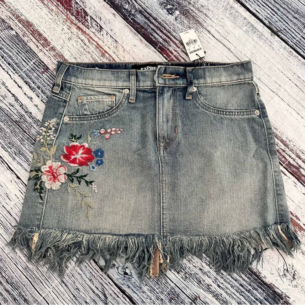 NWT Express Floral Embroidered Denim Mini Skirt $59